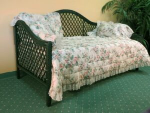 Trellis Daybed Hunter Green